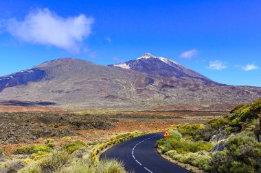 Teide Milli Parkı, Tenerife, Kanarya Adaları, İspanya - yol kurşun