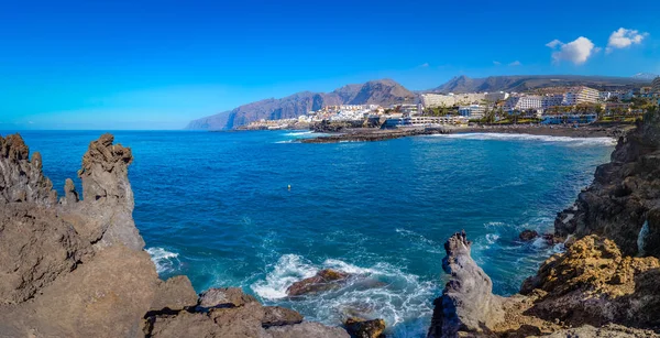 Miasto, Tenerife, Puerto de Santiago Kanarek island, Hiszpania: pięk — Zdjęcie stockowe