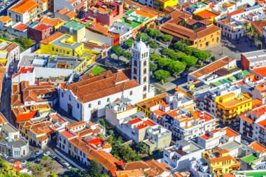 Tenerife, Kanarya Adaları, İspanya: güzel şehir Santa Ana Kilisesi ile bakış