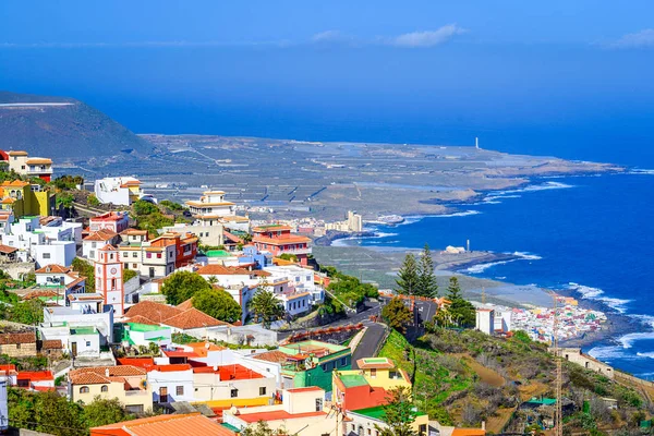 Tenerife, Kanarya Adaları, İspanya: renkli ve güzel şehir adanın batı kıyısında