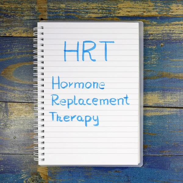 HRT- Hormone thérapie de remplacement écrit dans le carnet — Photo