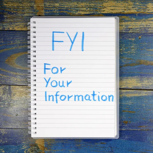 FYI - för din Information text skriven i anteckningsboken på trä bakgrund — Stockfoto