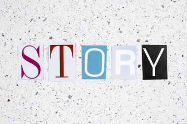 hikaye sözcük gazeteden karton arka plan üzerinde kesmek.