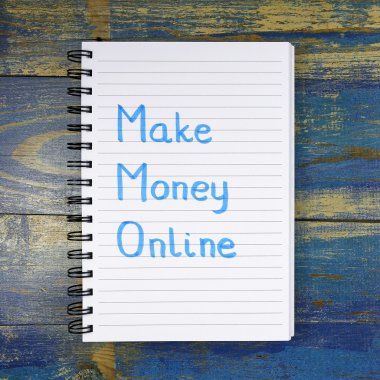Money Online metin üzerinde ahşap arka plan defterde yazılı yapmak