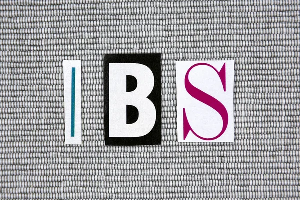 Ibs （肠易激综合征） 首字母缩略词在灰色的背景上 — 图库照片