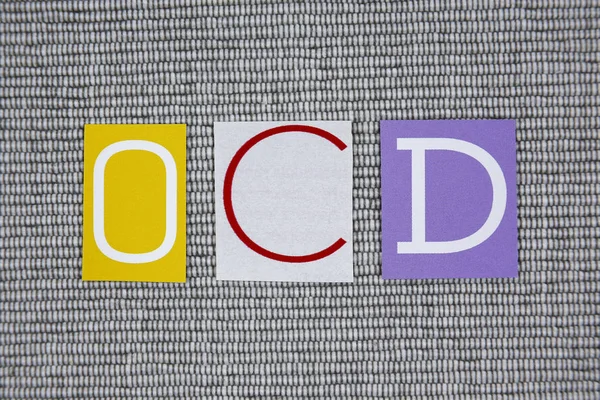 OCD (obsedantně-kompulzivní porucha) zkratka na šedém pozadí — Stock fotografie