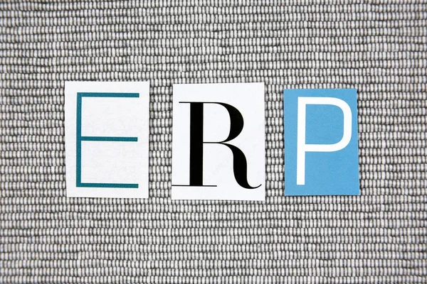 Sigle ERP (Enterprise Resource Planning) sur fond gris — Photo