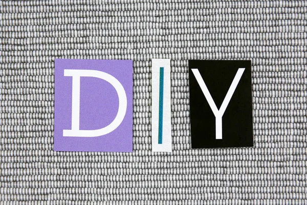 DIY (Do It Yourself) rövidítés a szürke háttér — Stock Fotó