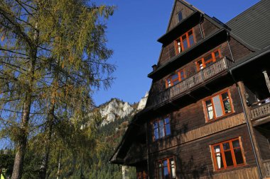 Sromowce Nizne, Polonya, 23 Ekim 2016: Üç kron tepe ve dağ sığınakta Pieniny dağlar