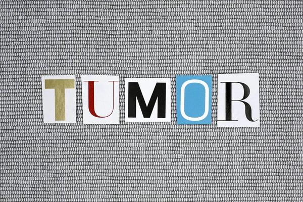 Palabra tumor sobre fondo gris — Foto de Stock