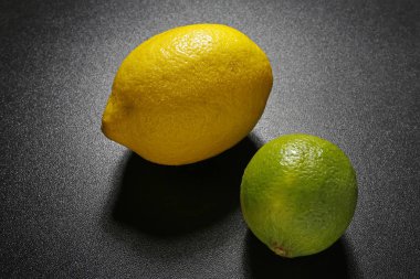 limon ve limon siyah arkaplan