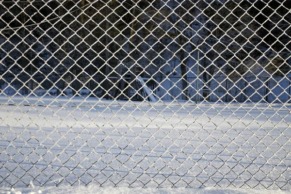 Draad hek met vorst in de winter — Stockfoto