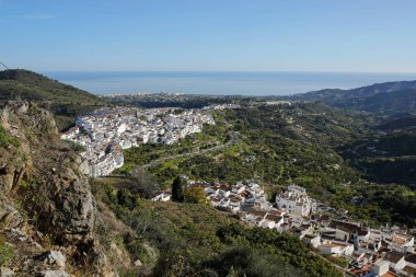 Frigiliana-Andalusia, Costa del Sol güzel İspanyol yerleşim blancos biri panoramik manzaralı