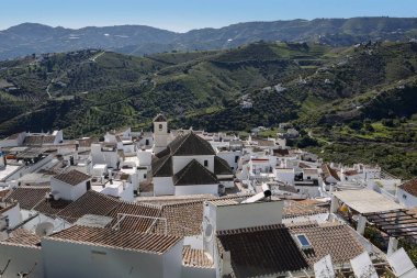 Frigiliana-Andalusia, Costa del Sol, İspanya güzel İspanyol yerleşim blancos biri panoramik manzaralı