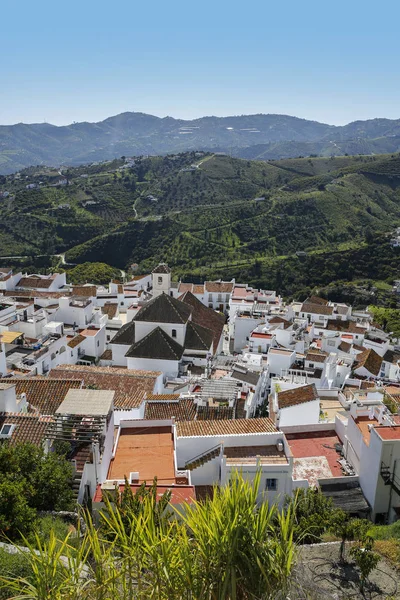 Vista panoramica di Frigiliana uno dei bellissimi pueblos blancos spagnoli in Andalusia, Costa del Sol, Spagna — Foto Stock