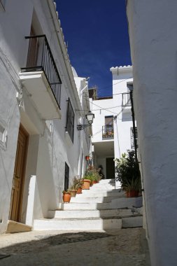 Frigiliana, Endülüs, İspanya çiçeklerle dekore edilmiş sokak