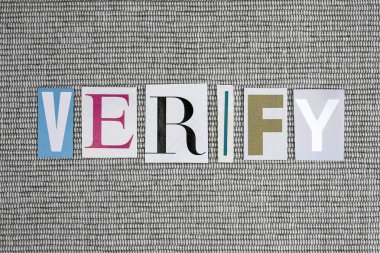 gri arka plan üzerinde kelime doğrulayın