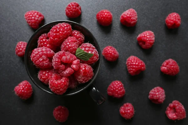 Closeup of fresh raspberries in a cup on black background — Stock Photo, Image