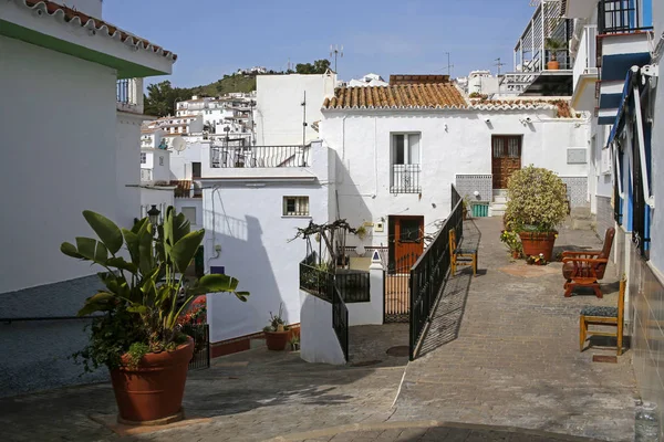 Типичная андалузская архитектура в Torrox, Andalusia, Costa del Sol, Spain — стоковое фото