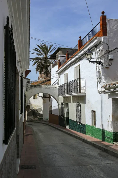 Uma das charmosas e estreitas ruas de Velez-Málaga, Andaluzia, Espanha — Fotografia de Stock