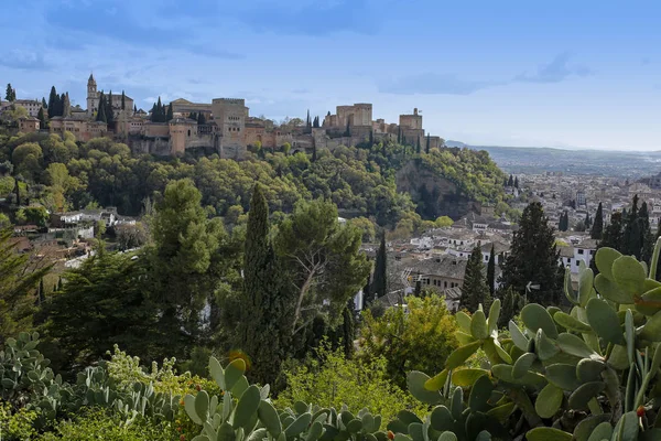 Panoramiczny widok z Alhambra w Granada, Andaluzja, Południowa Hiszpania — Zdjęcie stockowe