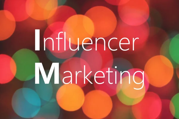 Influencer Marketing Text auf buntem Bokeh Hintergrund — Stockfoto