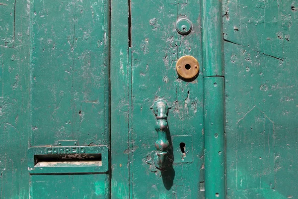 Close-up van oude houten deuren — Stockfoto