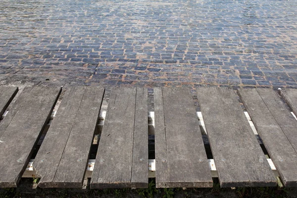木製の桟橋と水 — ストック写真