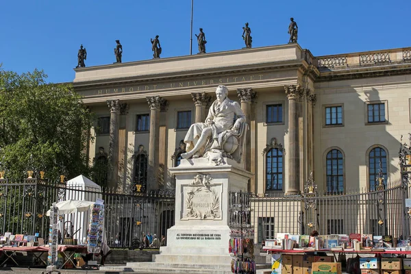 BERLÍN, ALEMANIA, 21 DE ABRIL DE 2016: La Universidad Humboldt de Berlín, la más antigua de Berlín. Fundada en 1810 por Federico Guillermo III . — Foto de Stock