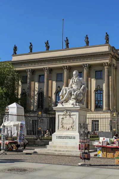 BERLÍN, ALEMANIA, 21 DE ABRIL DE 2016: La Universidad Humboldt de Berlín, la más antigua de Berlín. Fundada en 1810 por Federico Guillermo III . — Foto de Stock