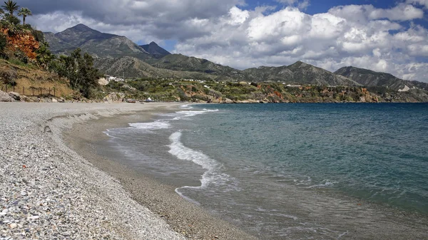 Słynnego kurortu Nerja na wybrzeżu costa del sol, malaga, Hiszpania — Zdjęcie stockowe