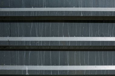 lekeleri ile gri metal levha