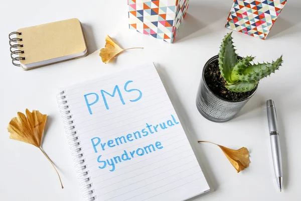 Pms Premenstrueel Syndroom Geschreven Notebook Witte Tafel — Stockfoto