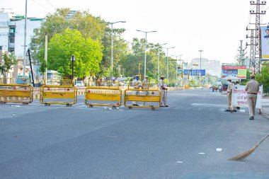 Jodhpur, Rajashtbn, Hindistan. 30 Mart 2020, tüm ülke tecridi, sokağa çıkma yasağı, boş yollar, koronavirüsün yayılmasını önlemek için sokaklar, trafik yok, evde kalmak güvenli konsept. Hindistan 'da covid-19 salgını.