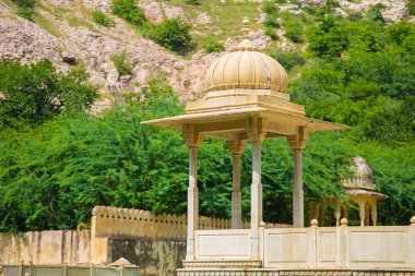 Jaipur, RAJASTHAN, INDIA - 6 Ekim 2019: Gaitor Ki Chhatriyan Binası, Miras Mimarisi ve Jaipur 'daki Turizm Yerleri - Görüntü