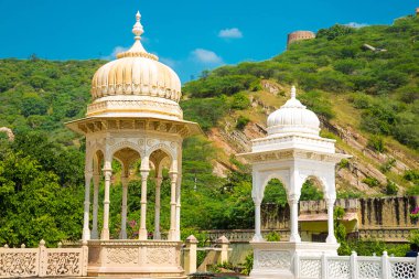Jaipur, RAJASTHAN, INDIA - 6 Ekim 2019: Gaitor Ki Chhatriyan Binası, Miras Mimarisi ve Jaipur 'daki Turizm Yerleri - Görüntü