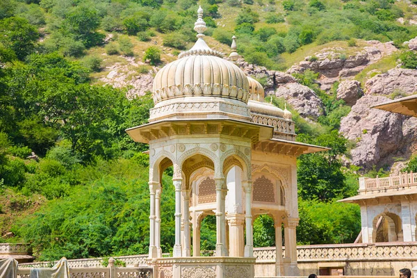Jaipur, RAJASTHAN, INDIA - 6 Ekim 2019: Gaitor Ki Chhatriyan Binası, Miras Mimarisi ve Jaipur 'daki Turizm Yerleri - Görüntü