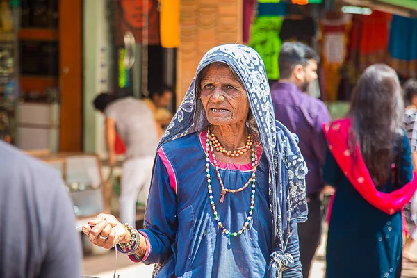 Delhi India Juni 2019 Gammal Indisk Hjälplös Kvinna Som Tigger — Stockfoto