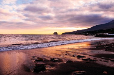 Doğal manzara günbatımı Kırım Karadeniz sahilde