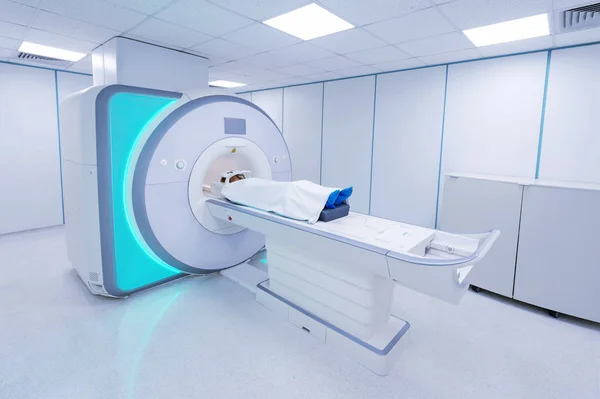 Vrouwelijke Patiënt Ondergaat Mri Magnetic Resonance Imaging Het Ziekenhuis Medische — Stockfoto