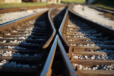 Demiryolu kavşak. Karar kavramı yapma seçimi doğru şekilde.