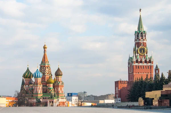Moskva Rusko Března 2007 Kreml Spasská Věž Chrám Vasilije Blaženého — Stock fotografie