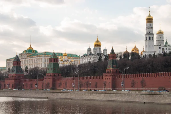 Moskva Rusko Března 2007 Pohled Kreml Kreml Nábřeží Řeky Moskvy — Stock fotografie