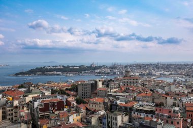 Türkiye'de Istanbul Boğaz'ın altın boynuz panoramik Ayasofya, Topkapı Sarayı ve Sultanahmet Camii Manzaralı