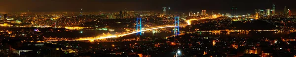 Türkiye'de Istanbul Boğaziçi Köprüsü gece panoramik fotoğraf