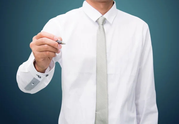 Affärsman stående hållning hand hålla en penna isolerad — Stockfoto