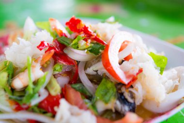 Deniz ürünleri salatası