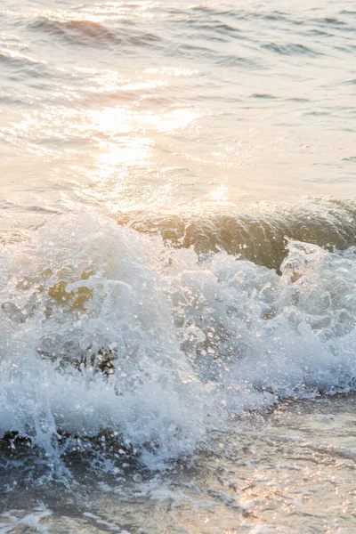 海の夕日の波 — ストック写真