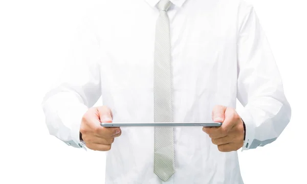 Бізнесмен стоїть пози рука тримає порожній планшет — стокове фото