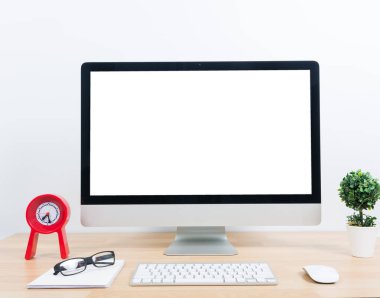 Office monitör bilgisayar, ahşap masa üzerinde fare